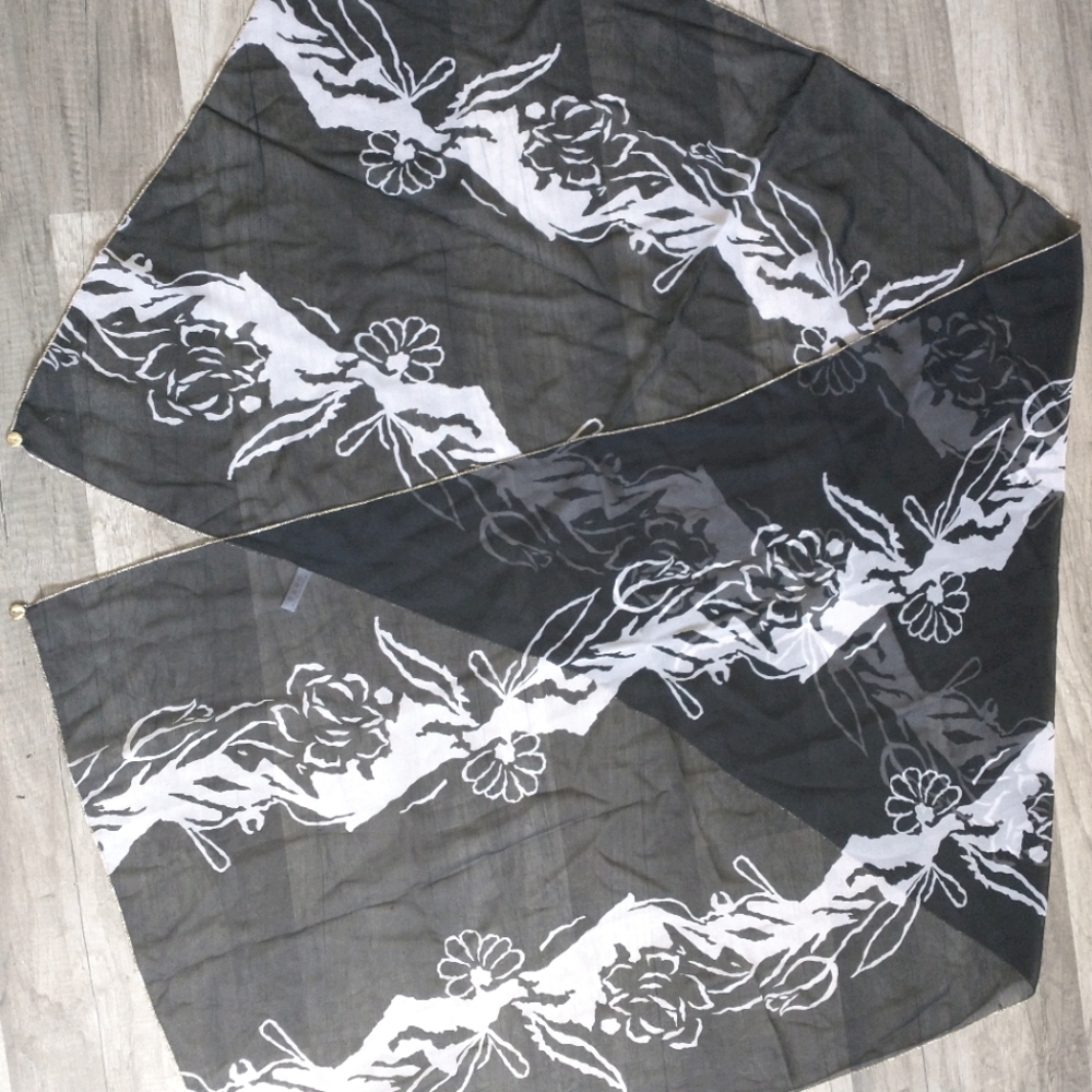 black and white with gold shells scurf